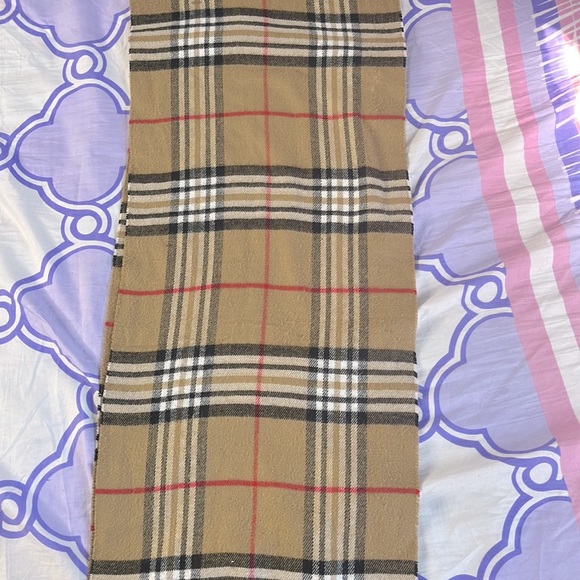 Beautiful Scarf - Picture 2 of 2